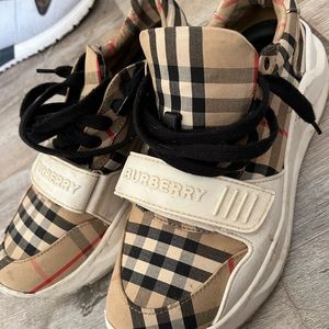 Women’s Burberry sneaker